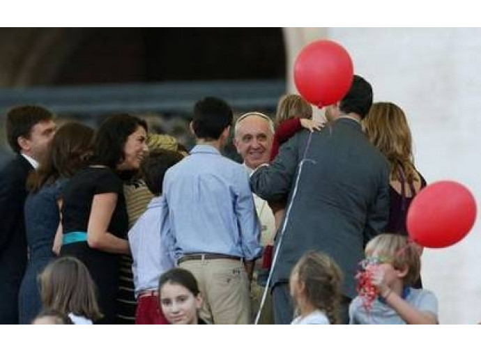 Papa Francesco incontra le famiglie Papa Francesco incontra le famiglie